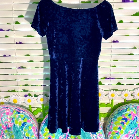 Forever 21 dark blue crushed velvet dress - Picture 3 of 5